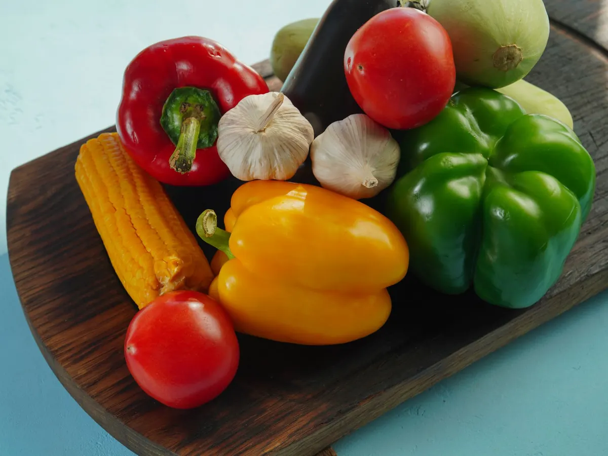 How to Ripen Green Tomatoes Indoors Before the First Frost